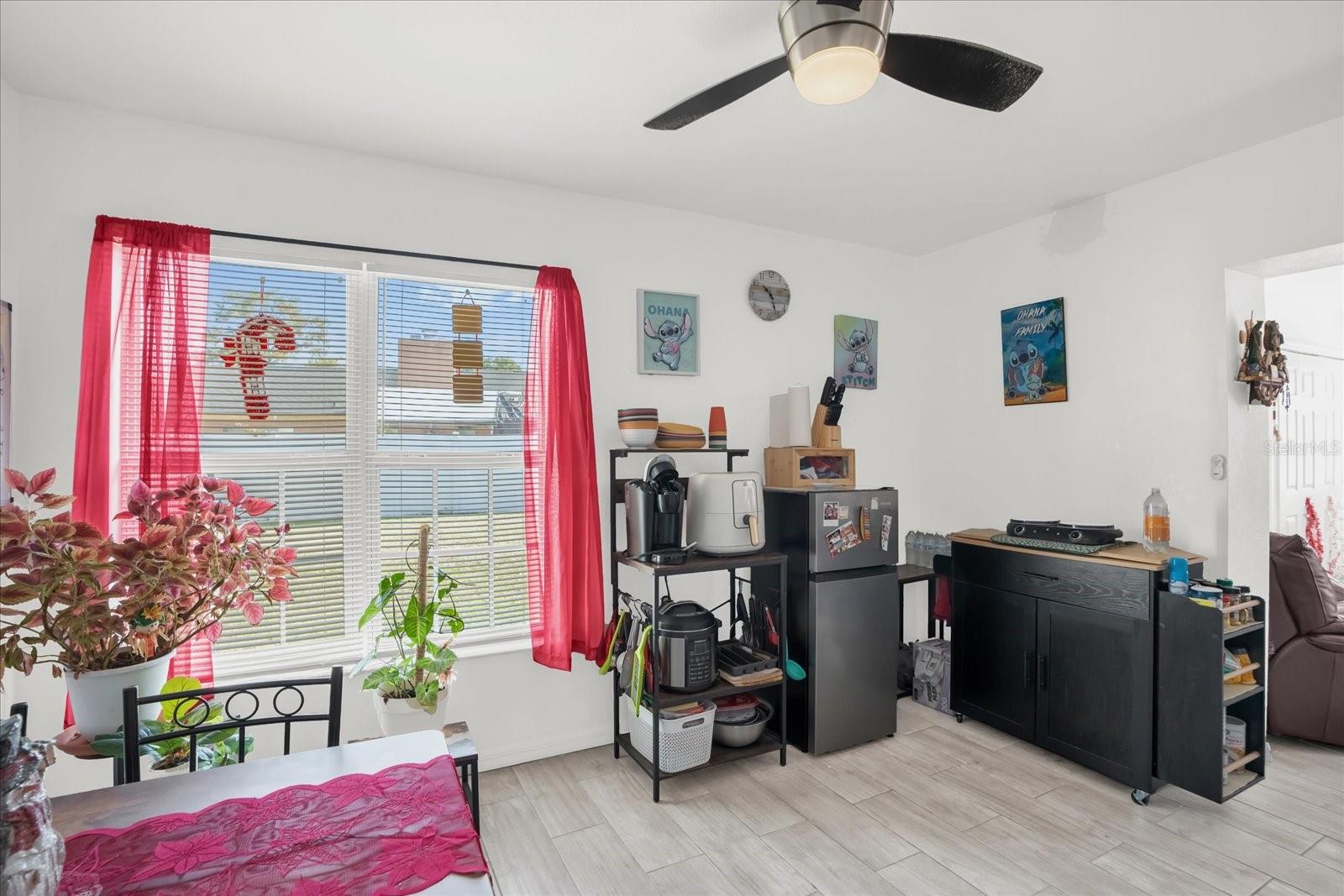 Image 14 of 32 For 812 E. Flag Lane