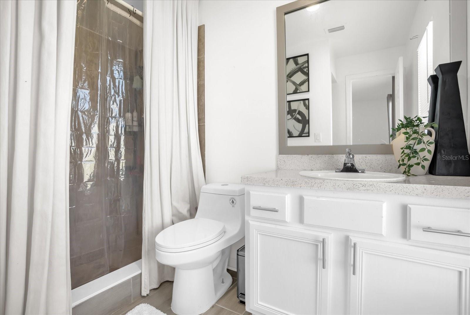 Image 18 of 32 For 812 E. Flag Lane