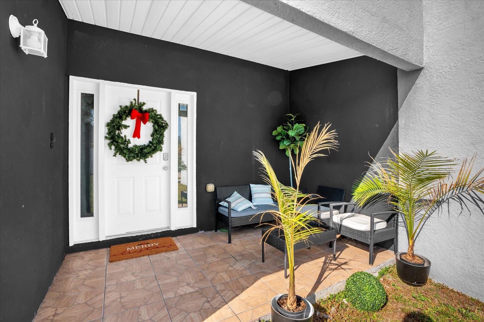 Image 2 of 32 For 812 E. Flag Lane