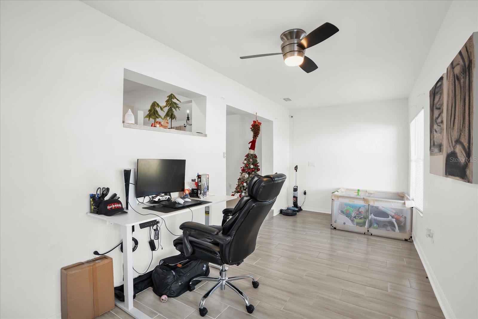 Image 22 of 32 For 812 E. Flag Lane