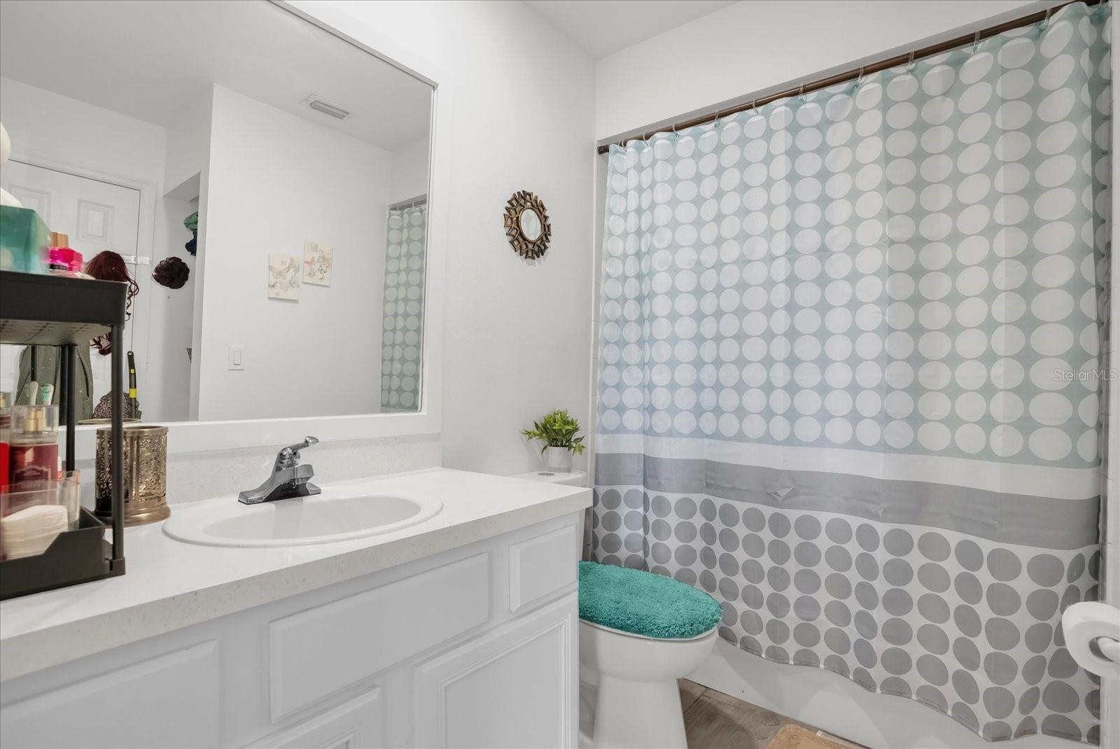 Image 23 of 32 For 812 E. Flag Lane