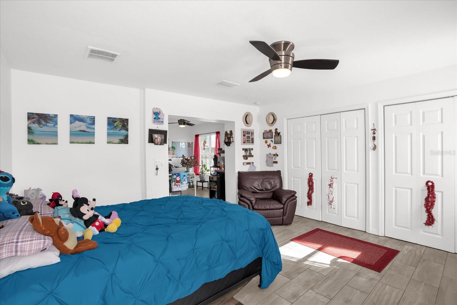 Image 25 of 32 For 812 E. Flag Lane