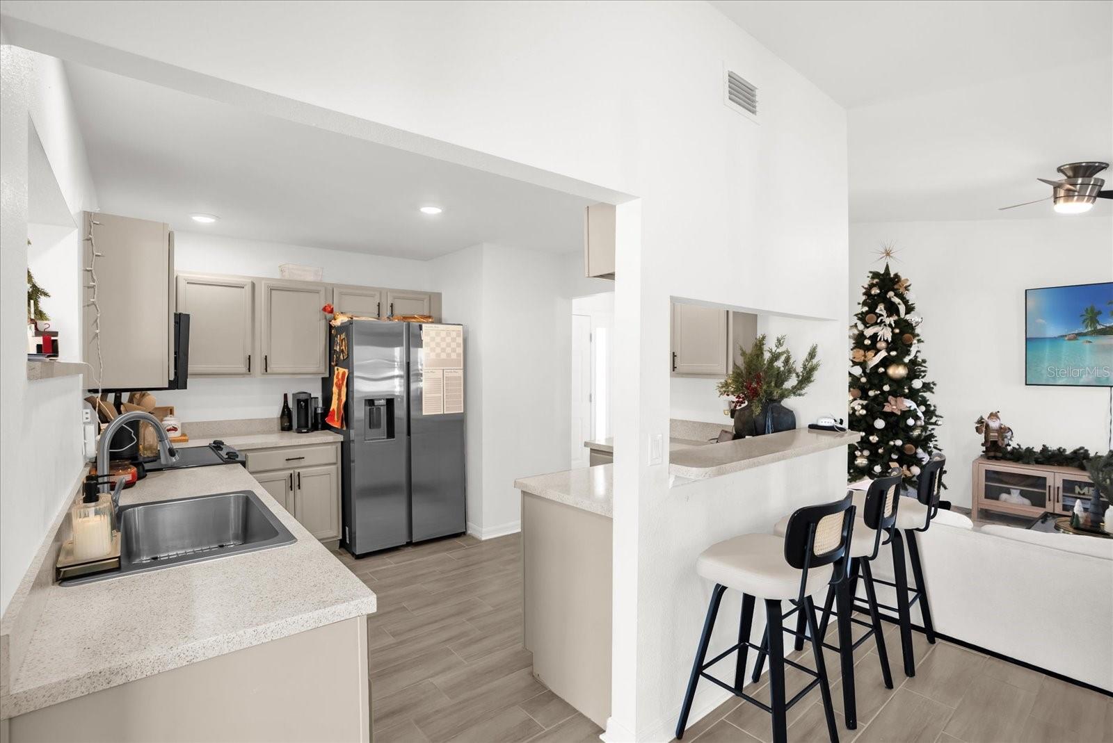 Image 9 of 32 For 812 E. Flag Lane