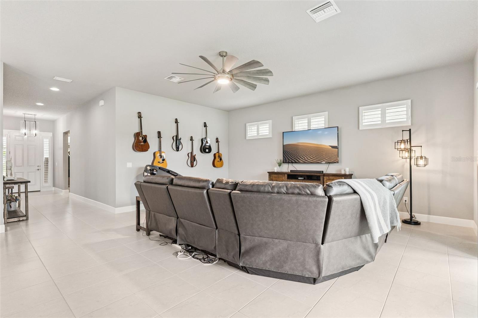 Image 5 of 45 For 569 Mosaic Boulevard