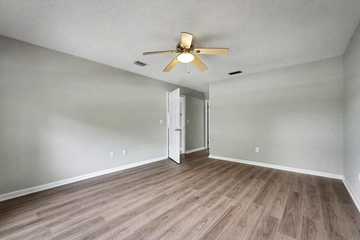 Image 27 of 33 For 173 Ridgewood Avenue