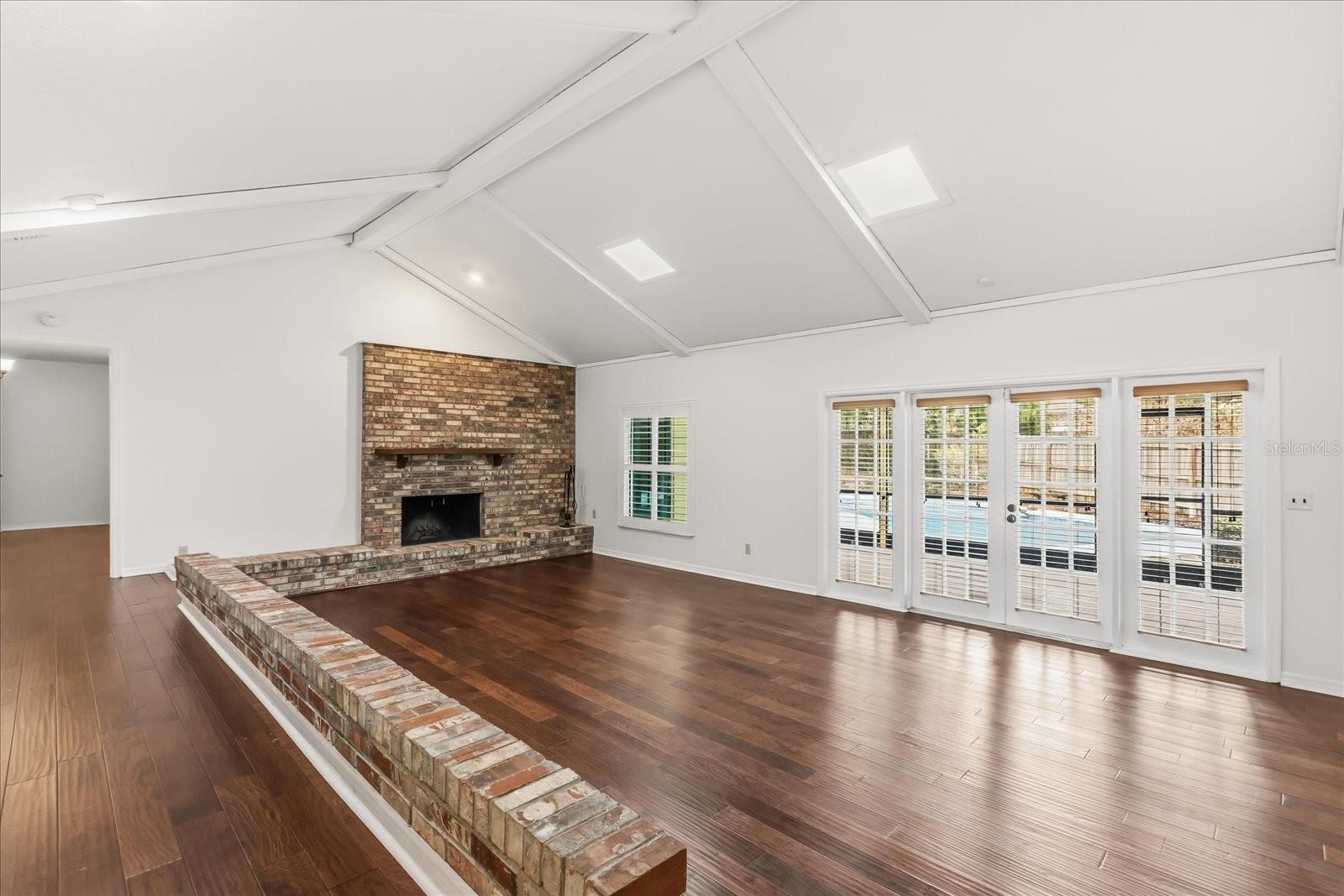 Image 6 of 54 For 110 Valley Circle