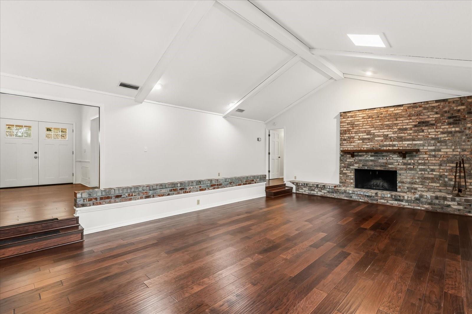 Image 7 of 54 For 110 Valley Circle