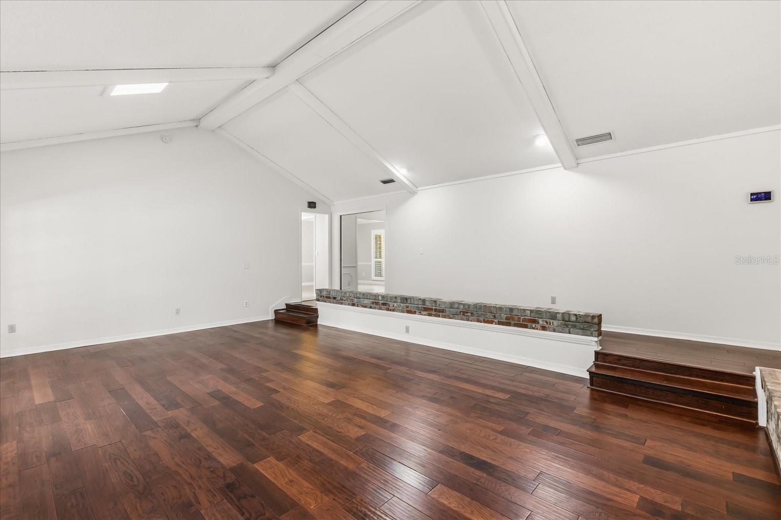 Image 8 of 54 For 110 Valley Circle