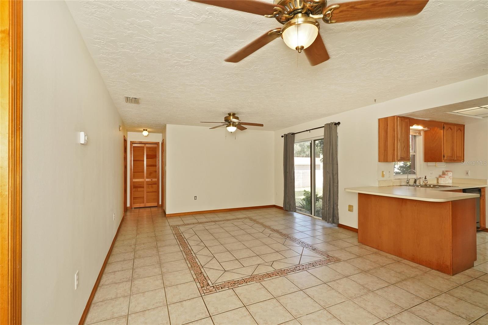 Image 15 of 37 For 385 Island Oaks Place