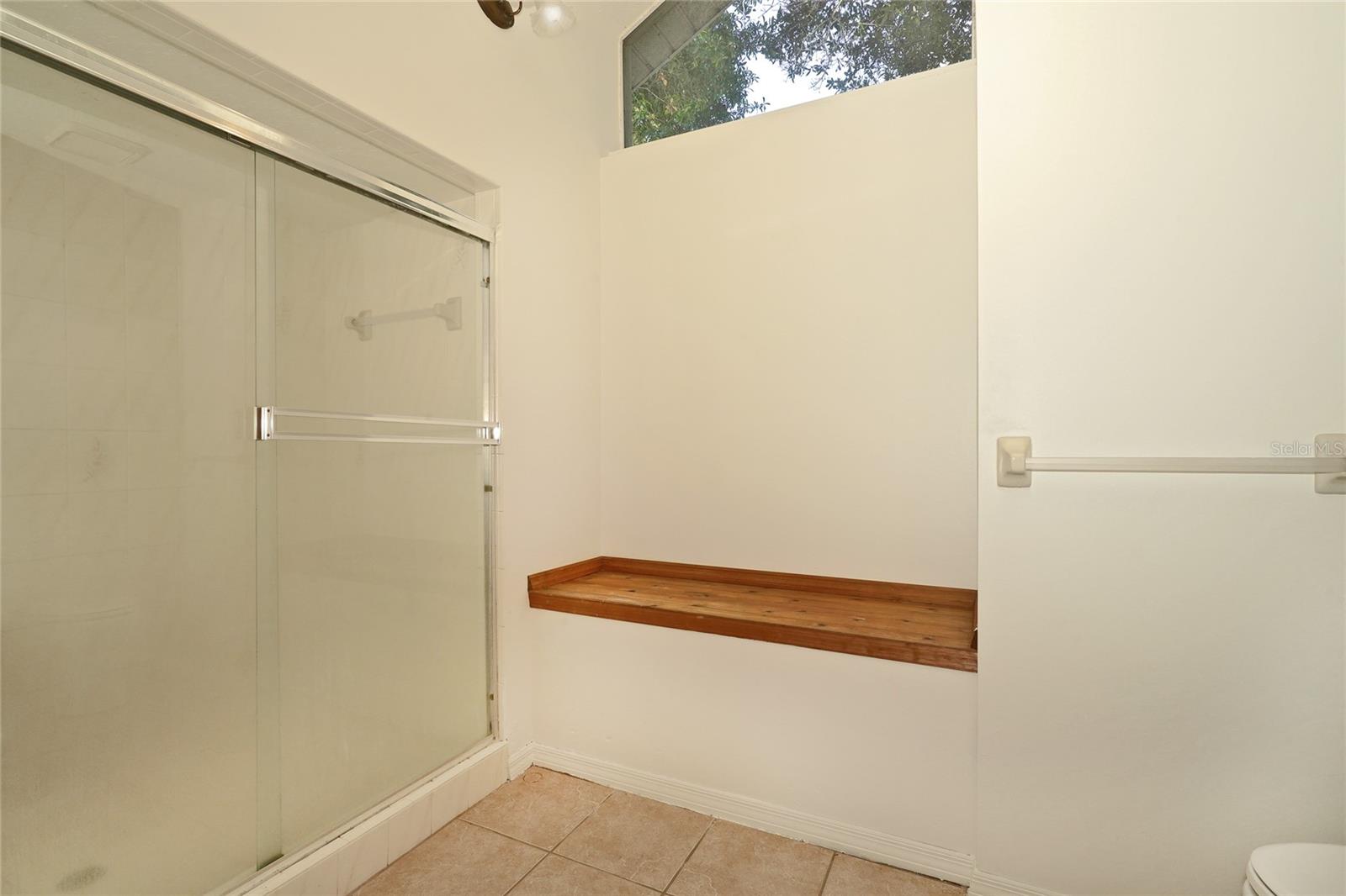 Image 23 of 37 For 385 Island Oaks Place