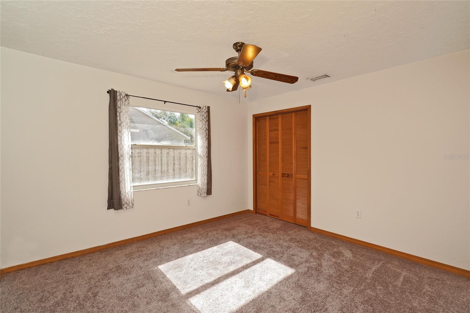 Image 25 of 37 For 385 Island Oaks Place