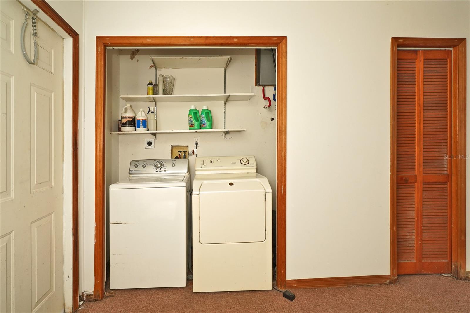 Image 28 of 37 For 385 Island Oaks Place