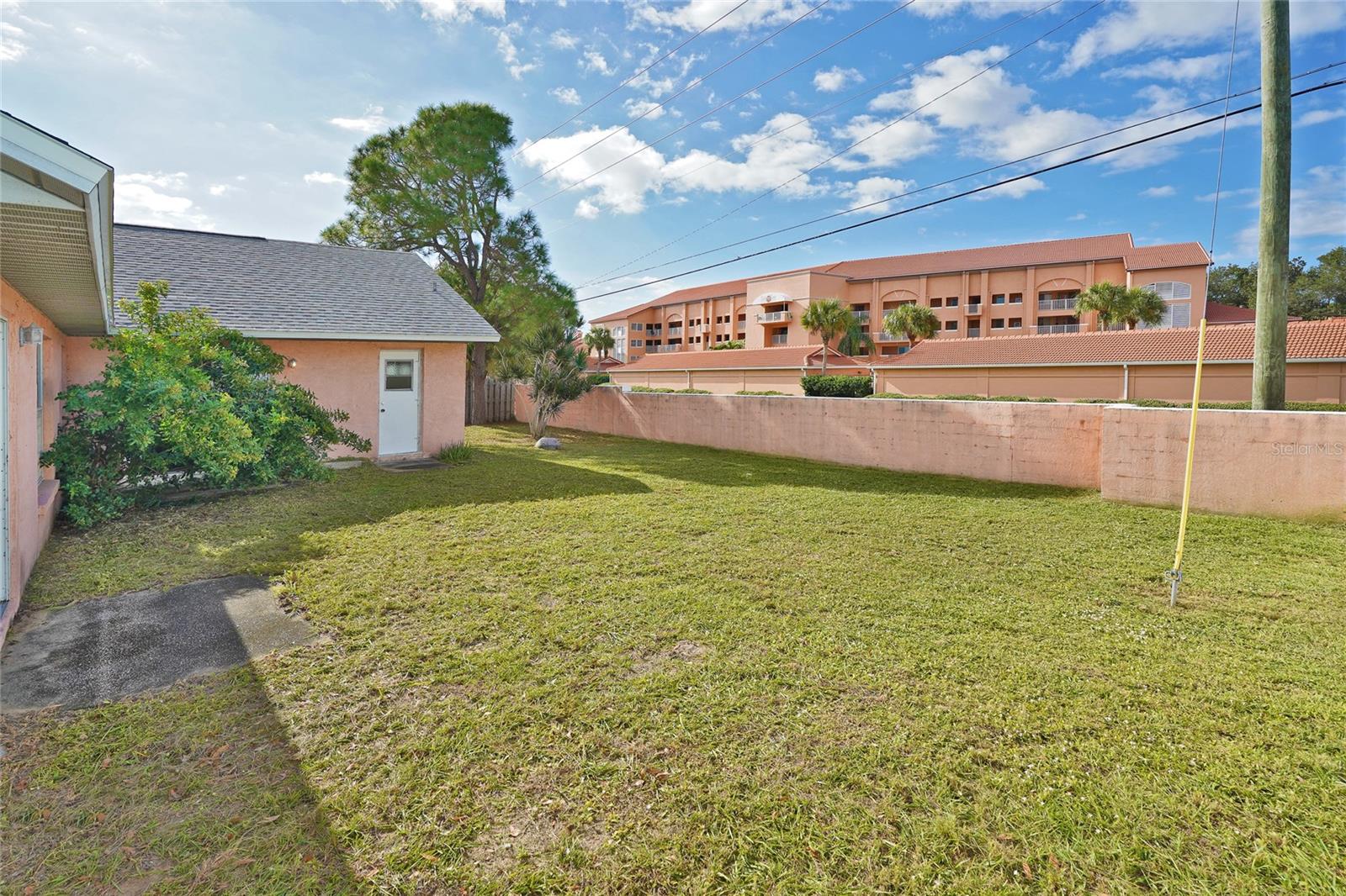 Image 30 of 37 For 385 Island Oaks Place