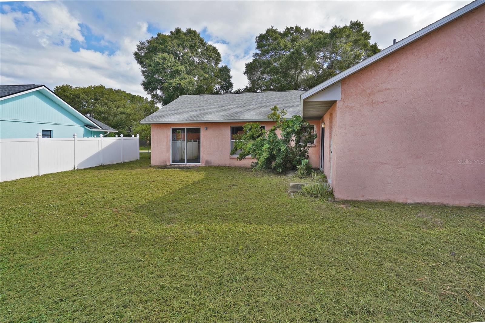 Image 32 of 37 For 385 Island Oaks Place