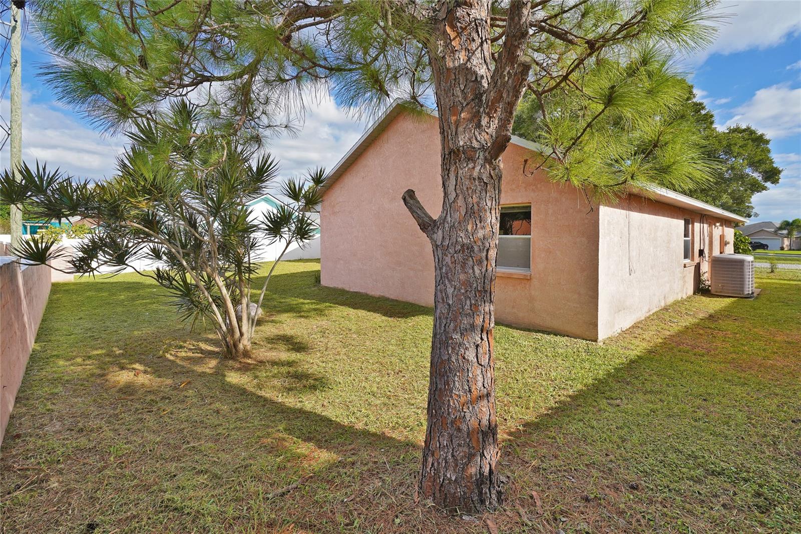 Image 33 of 37 For 385 Island Oaks Place