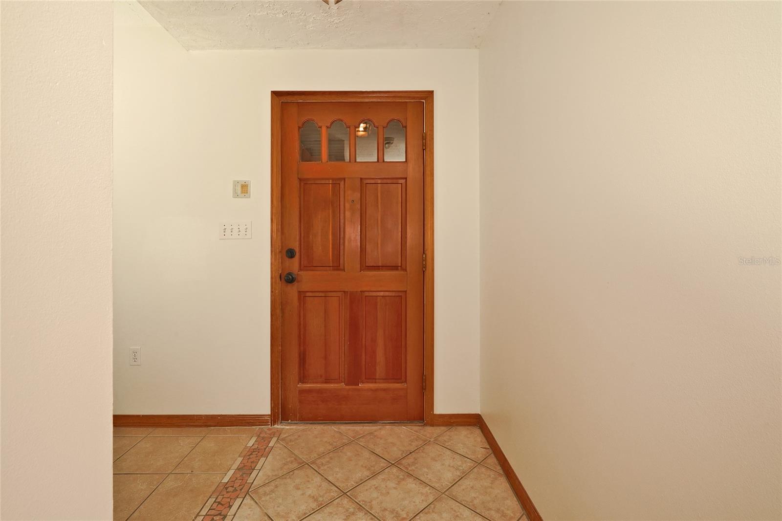 Image 5 of 37 For 385 Island Oaks Place