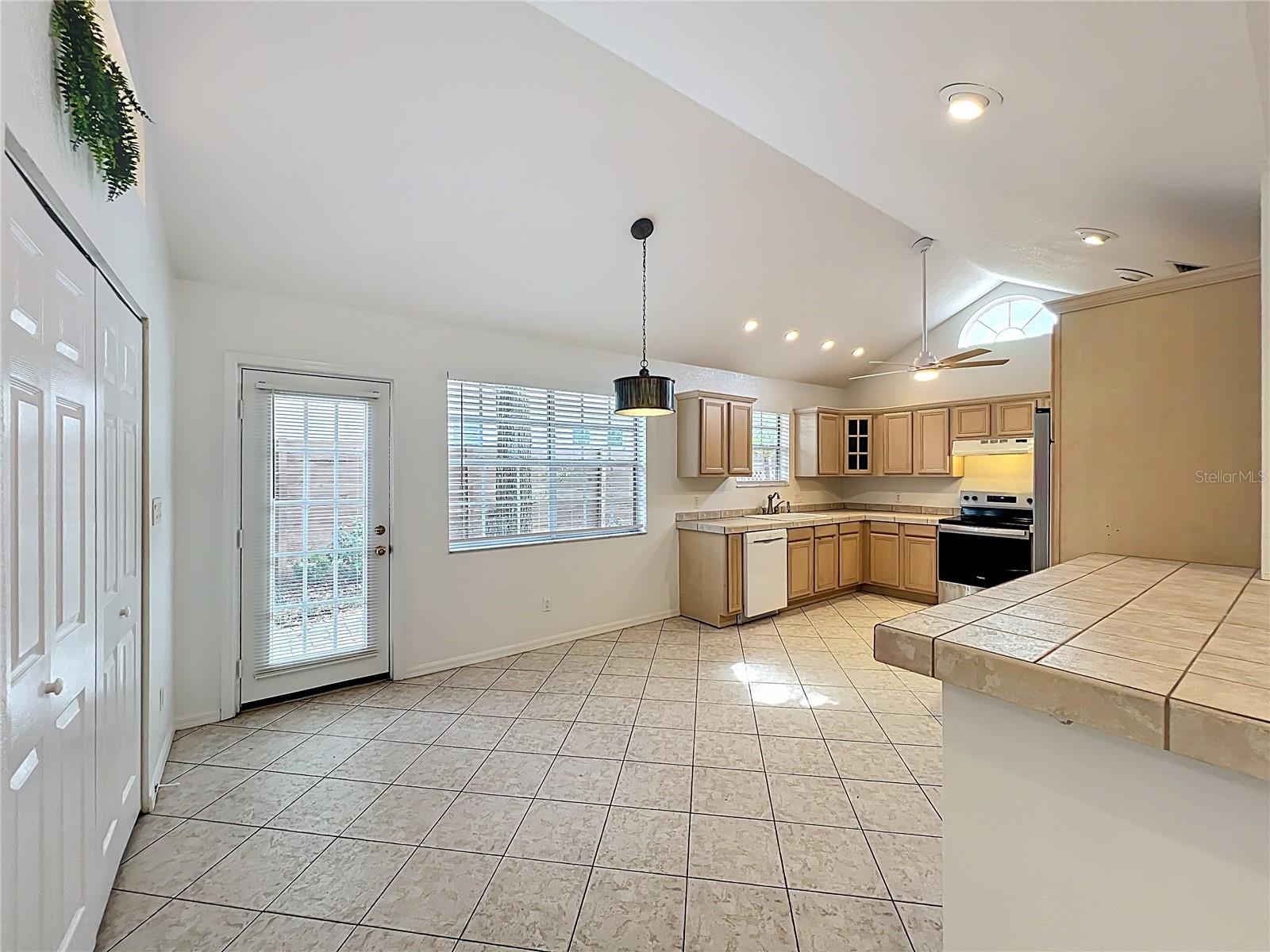 Image 23 of 49 For 332 Harris Avenue