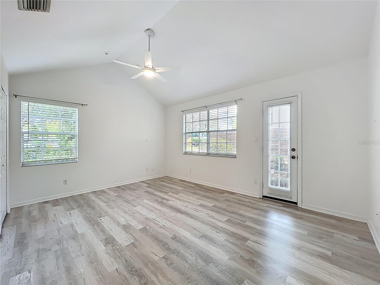 Image 43 of 49 For 332 Harris Avenue