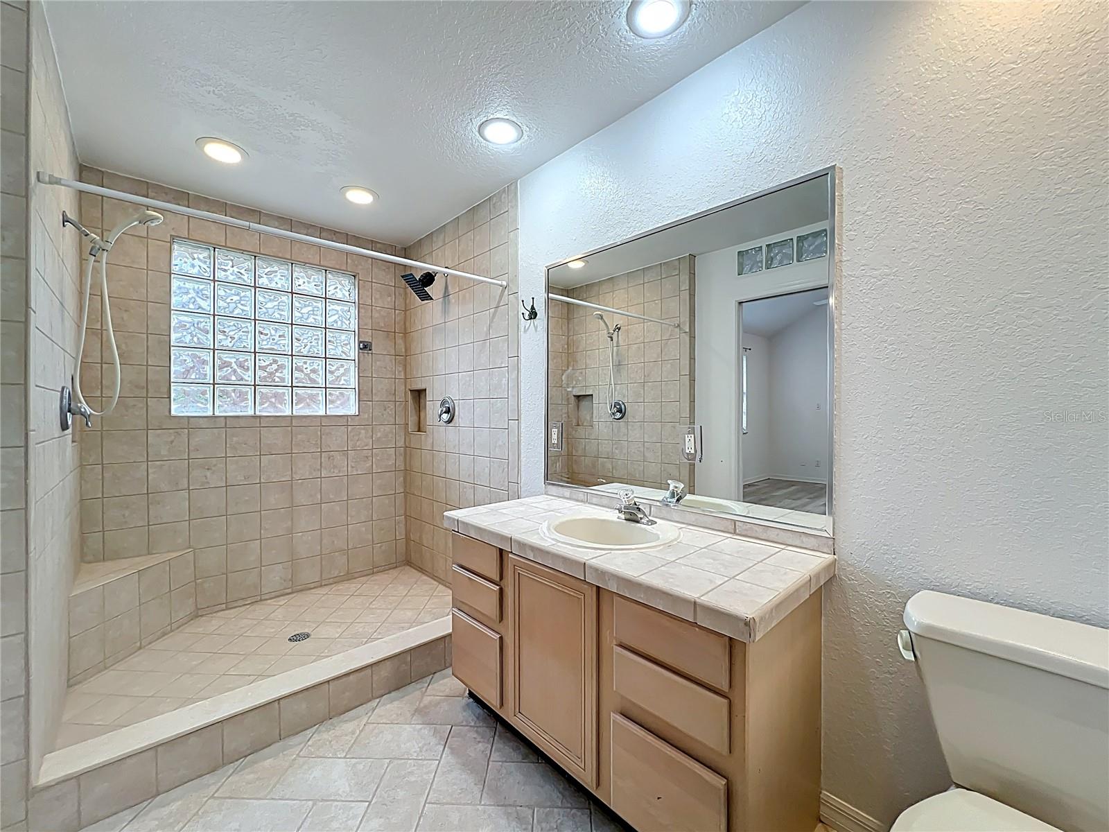 Image 48 of 49 For 332 Harris Avenue