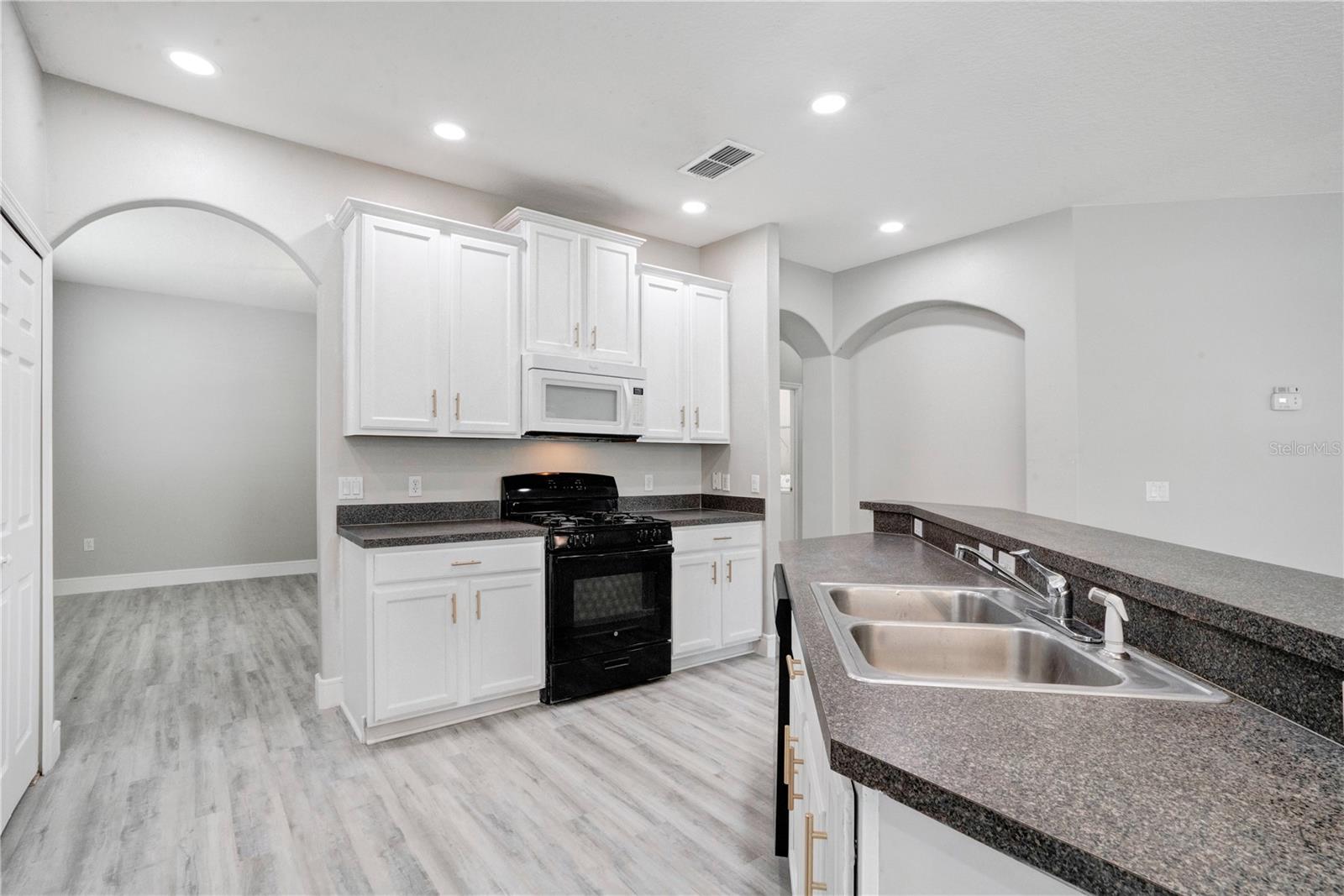 Image 19 of 38 For 13927 Bluebird Pond Road