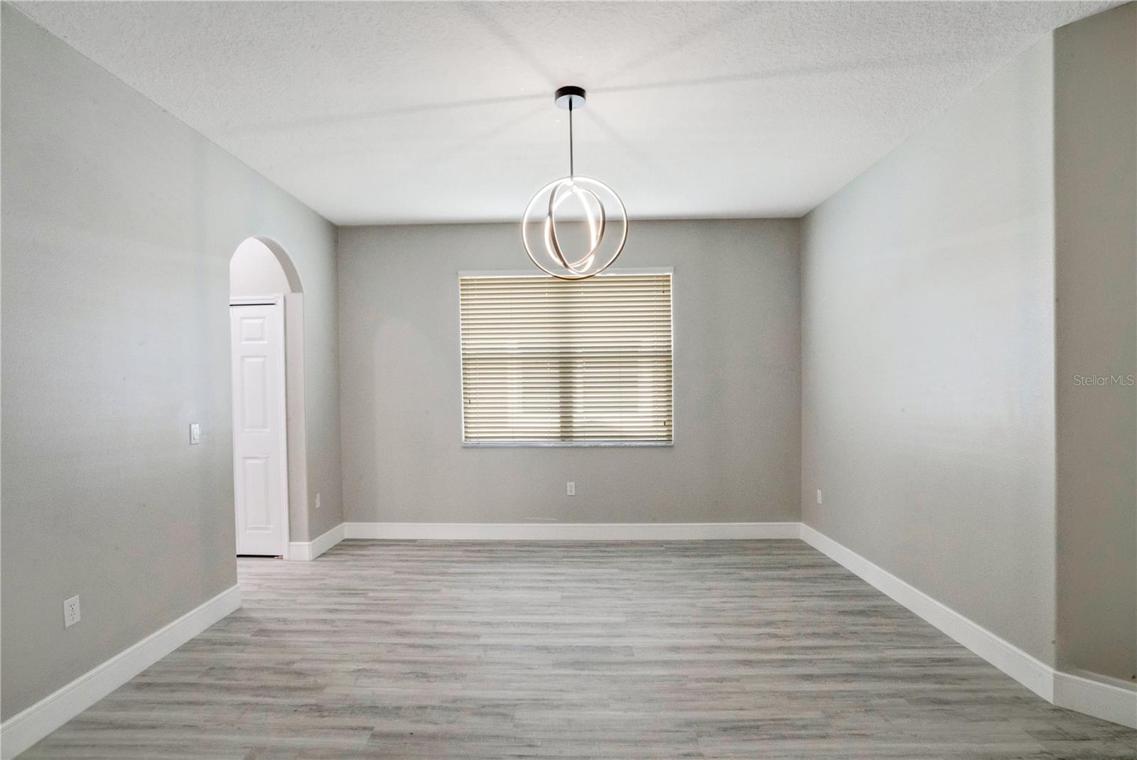 Image 6 of 38 For 13927 Bluebird Pond Road