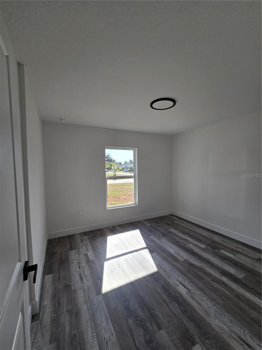 Image 14 of 21 For 20422 Dial Street