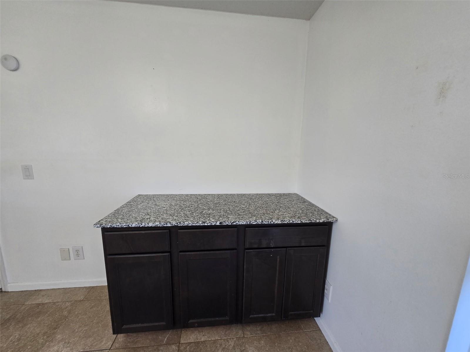 Image 10 of 36 For 760 John Adams Lane