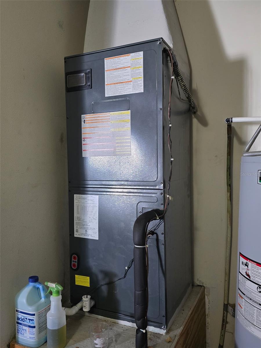 Image 21 of 36 For 760 John Adams Lane