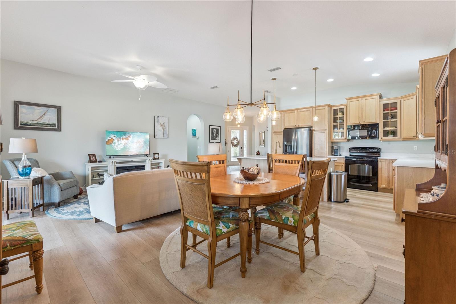 Image 9 of 33 For 1128 Champions Drive