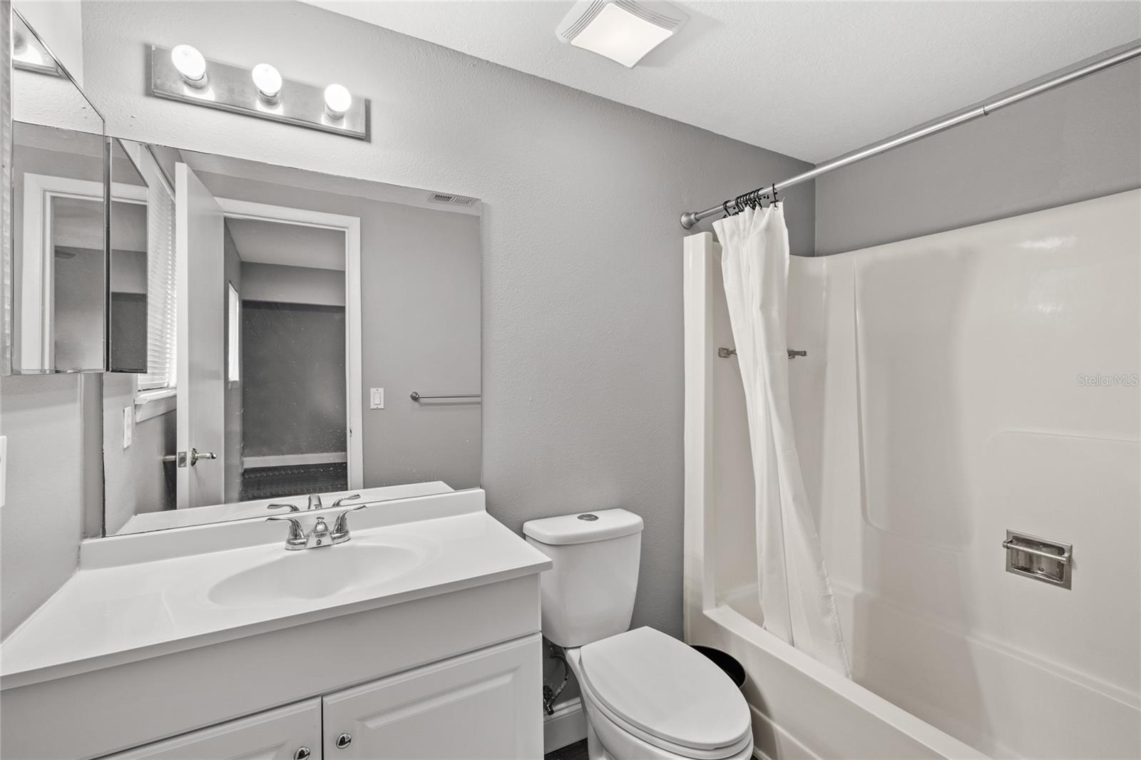 Image 21 of 27 For 707 Saint Matthew Circle