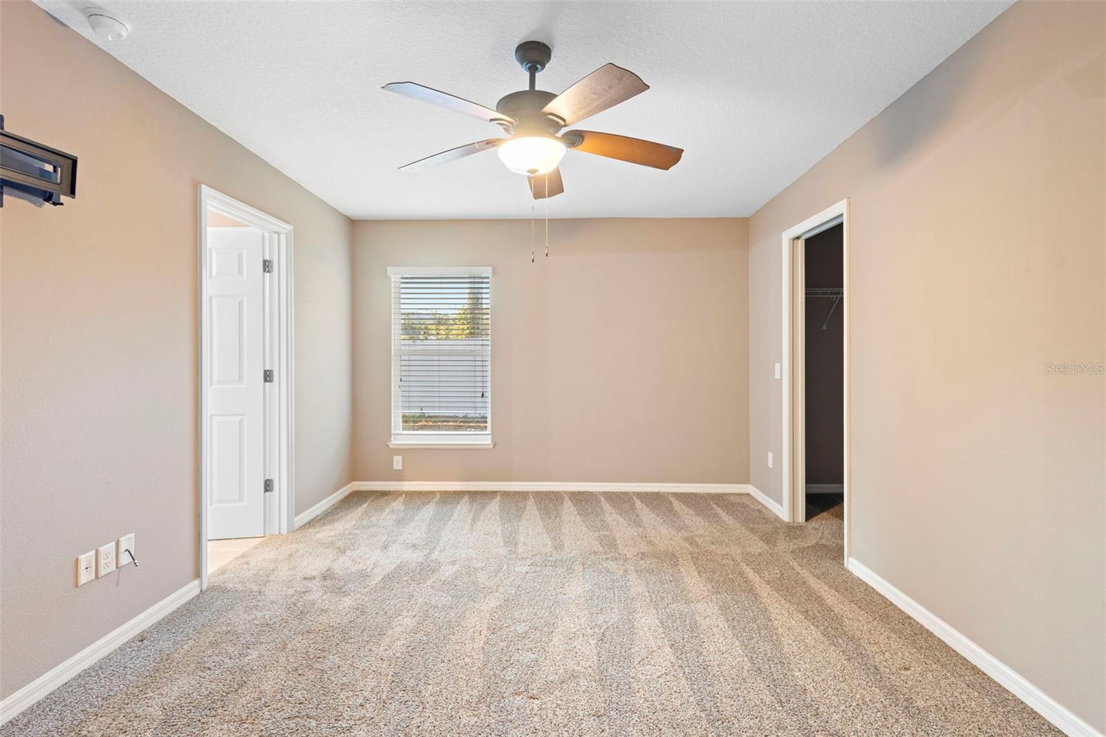 Image 15 of 39 For 1505 Floradel Avenue