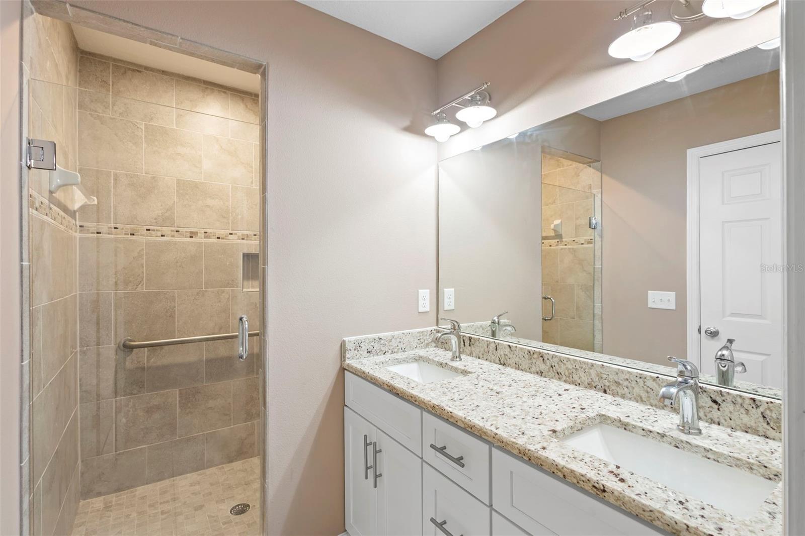 Image 17 of 39 For 1505 Floradel Avenue