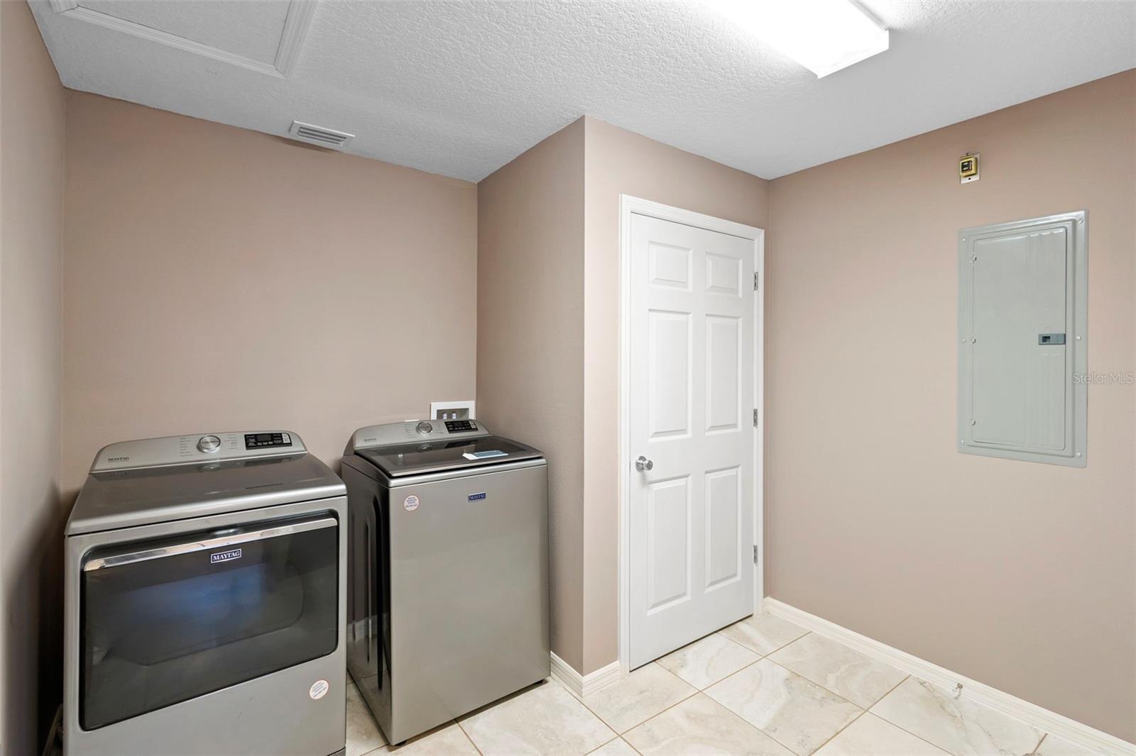 Image 22 of 39 For 1505 Floradel Avenue