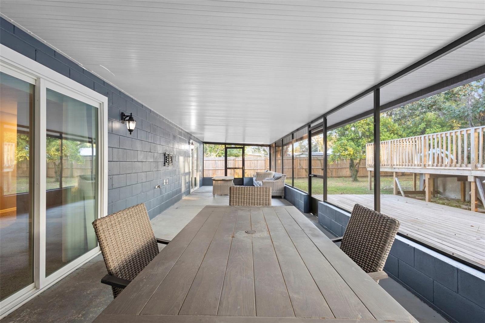 Image 23 of 39 For 1505 Floradel Avenue