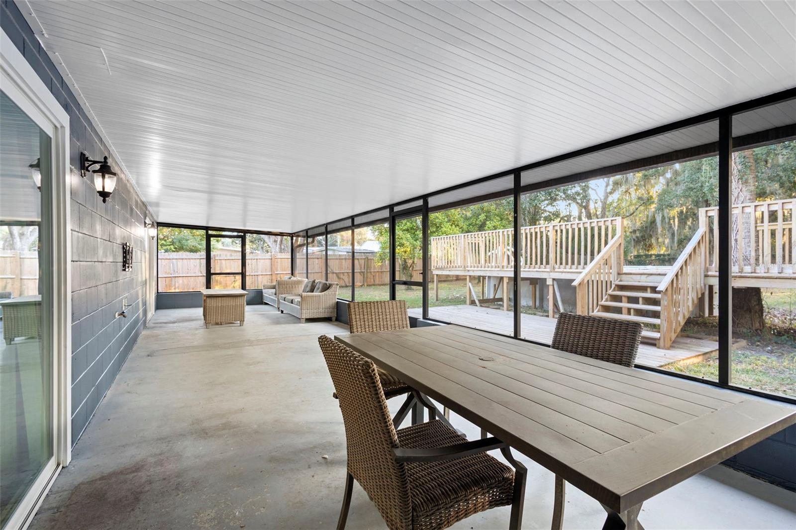 Image 24 of 39 For 1505 Floradel Avenue