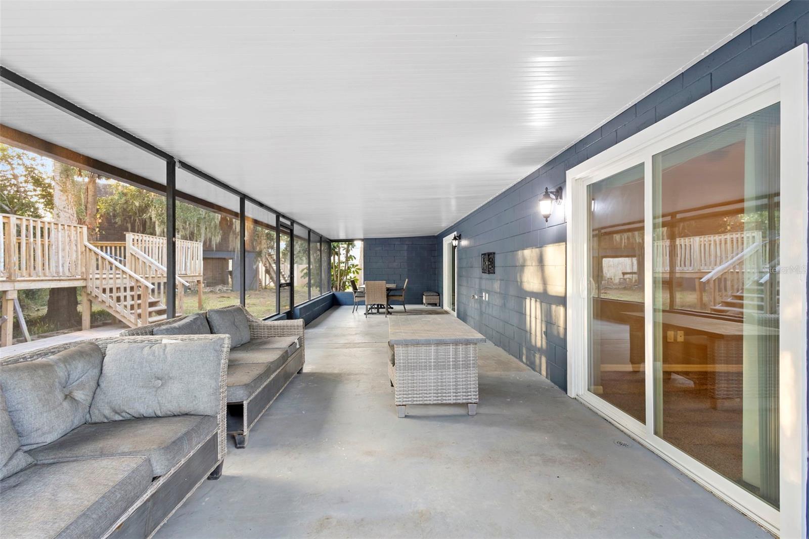 Image 26 of 39 For 1505 Floradel Avenue