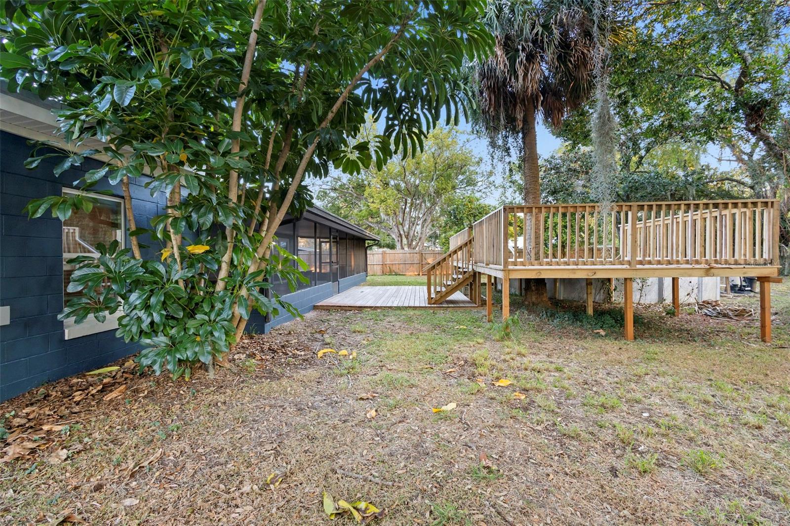 Image 29 of 39 For 1505 Floradel Avenue