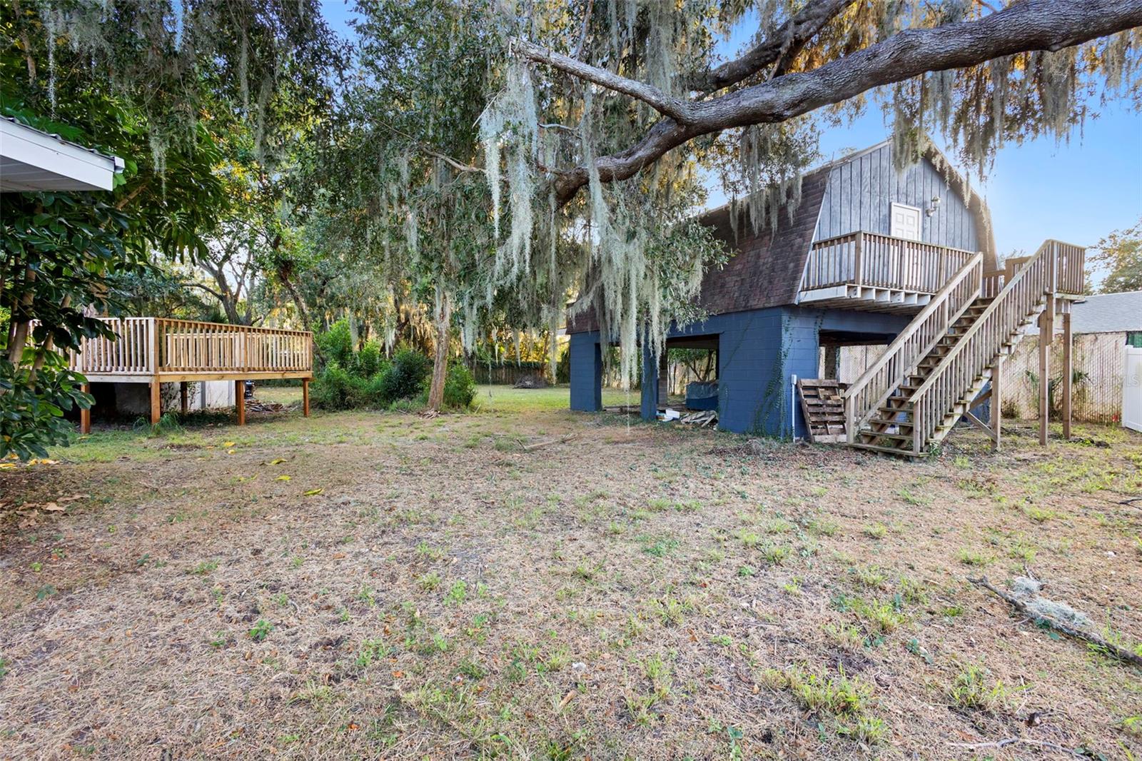 Image 31 of 39 For 1505 Floradel Avenue