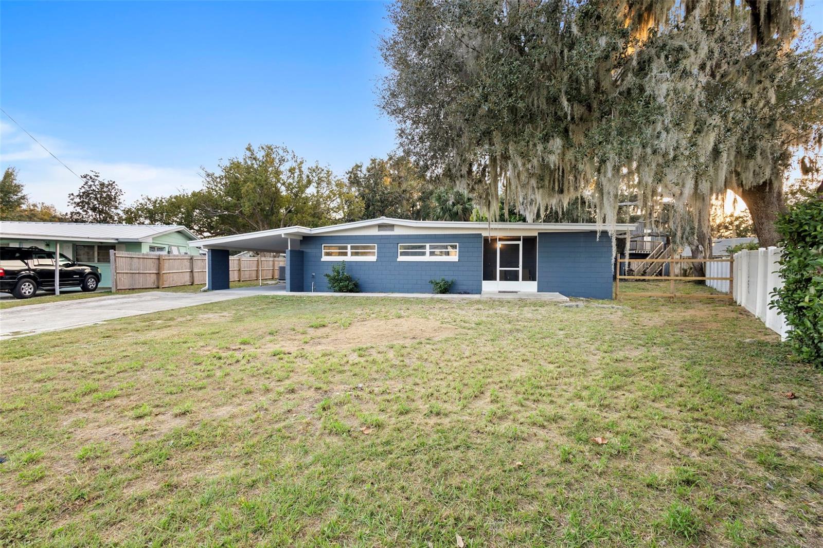 Image 36 of 39 For 1505 Floradel Avenue