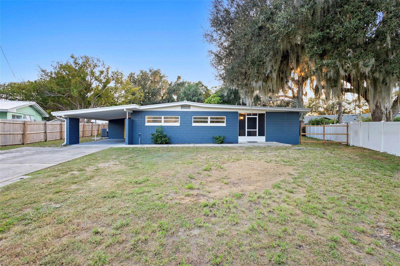 Image 37 of 39 For 1505 Floradel Avenue