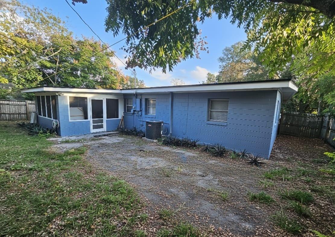 Image 5 of 16 For 899 Lormann Circle