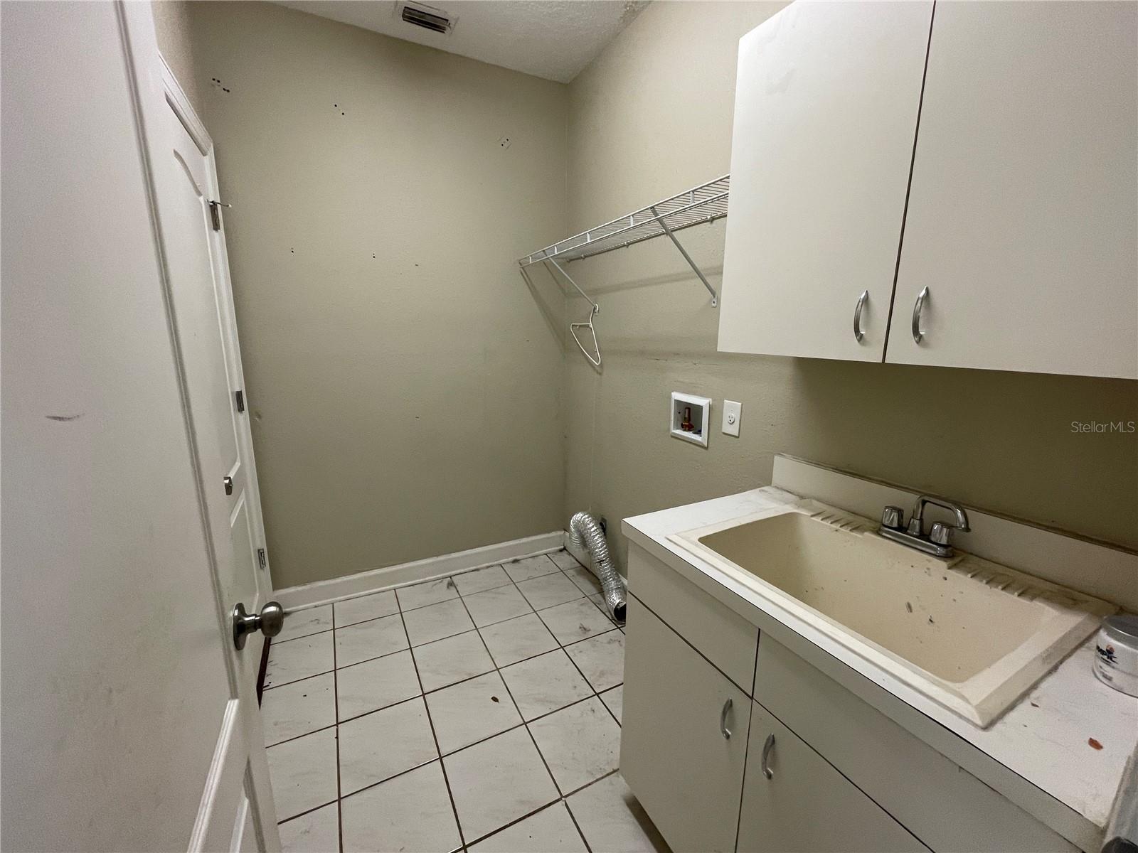 Image 14 of 17 For 4706 Kinross Court