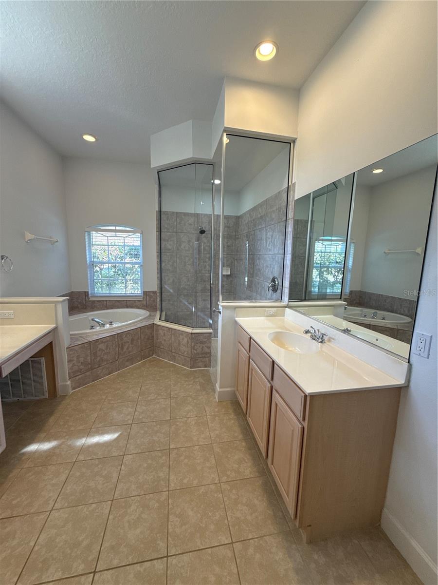 Image 18 of 26 For 11102 Hyacinth Place