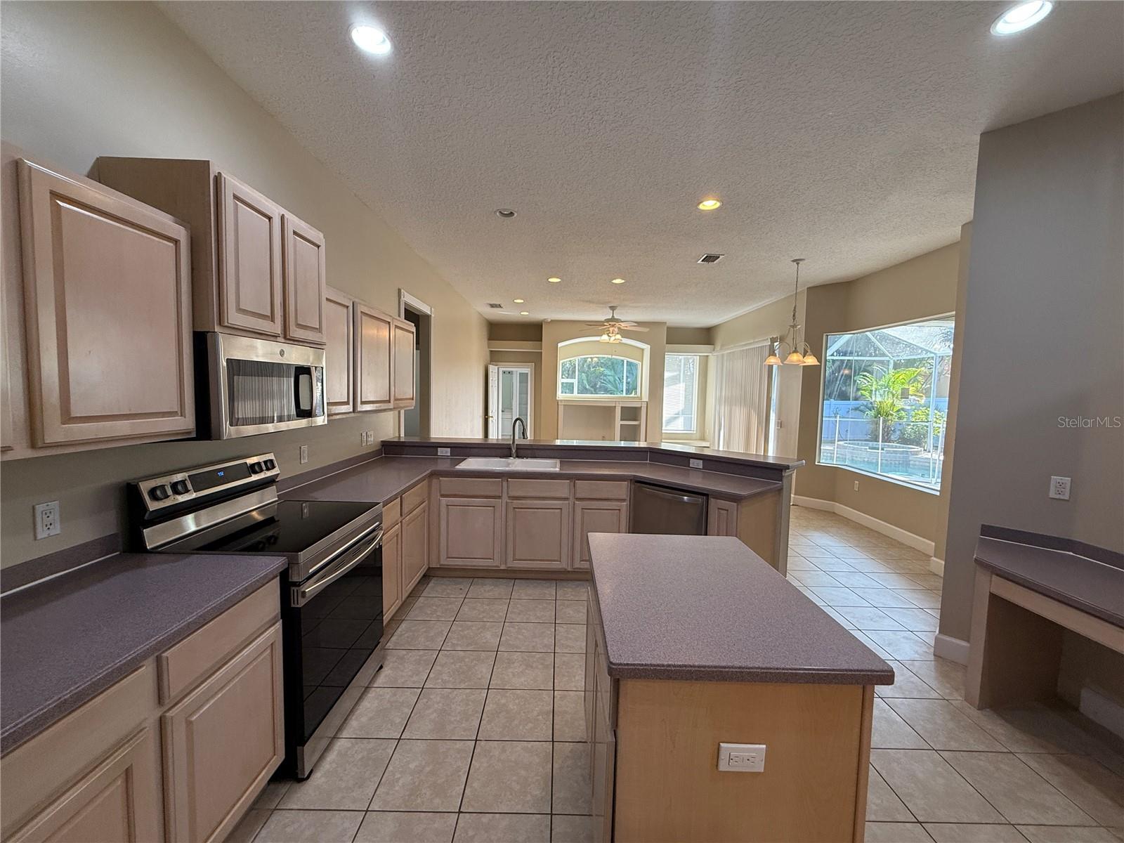 Image 8 of 26 For 11102 Hyacinth Place