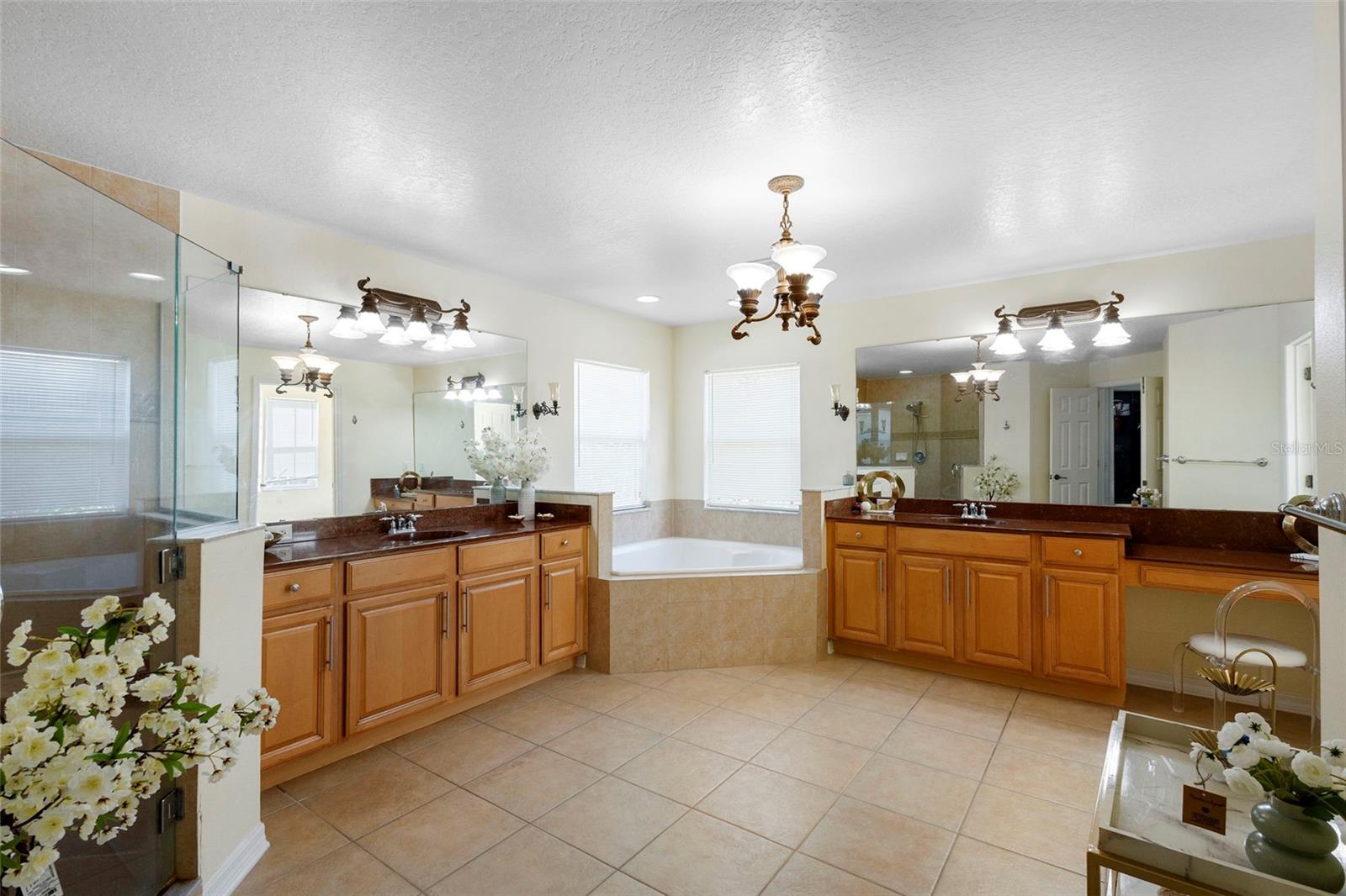 Image 38 of 67 For 626 Palio Court