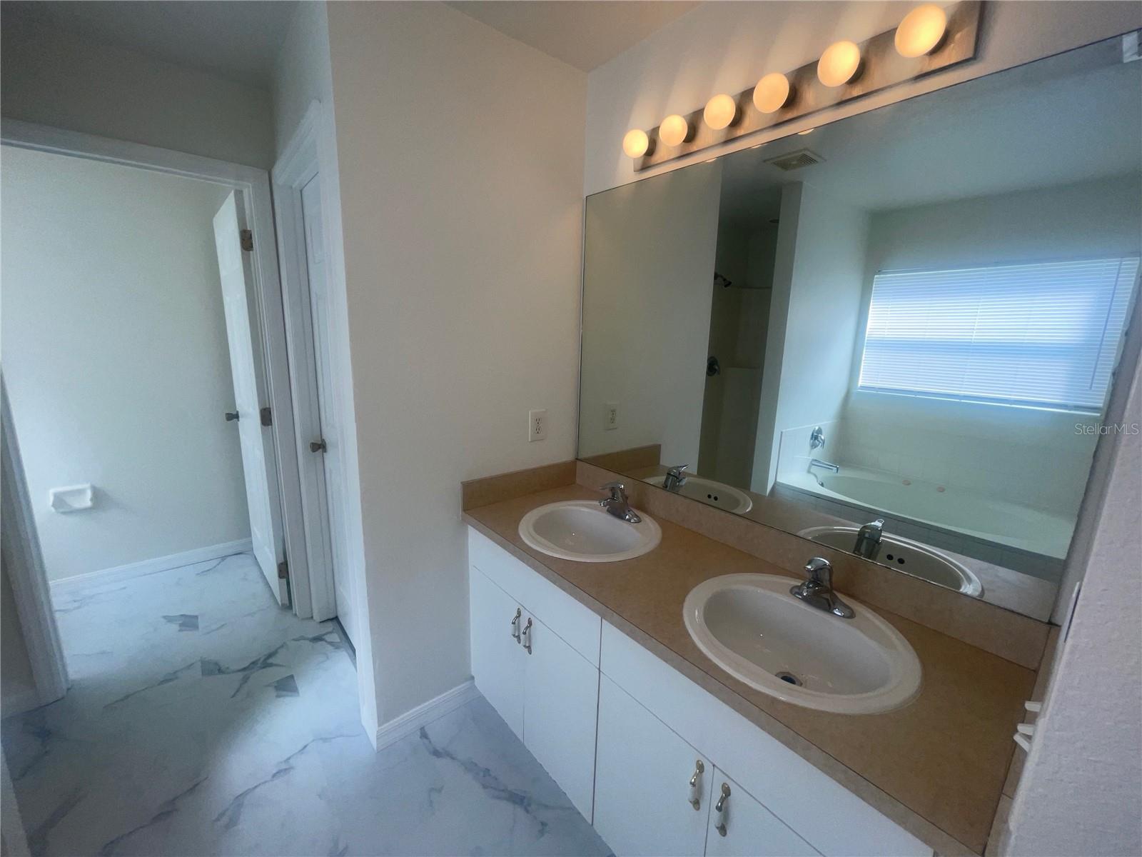 Image 14 of 26 For 24 Sawfish Court