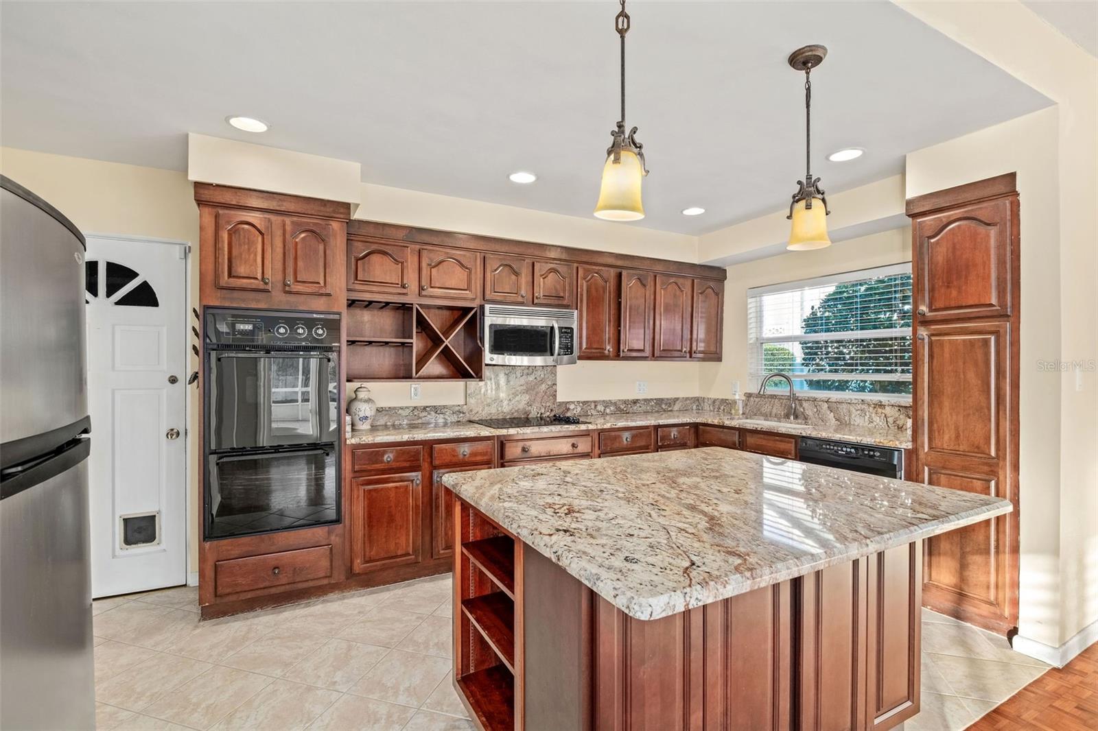 Listing photo id 8 for 1806 Pepperidge Drive