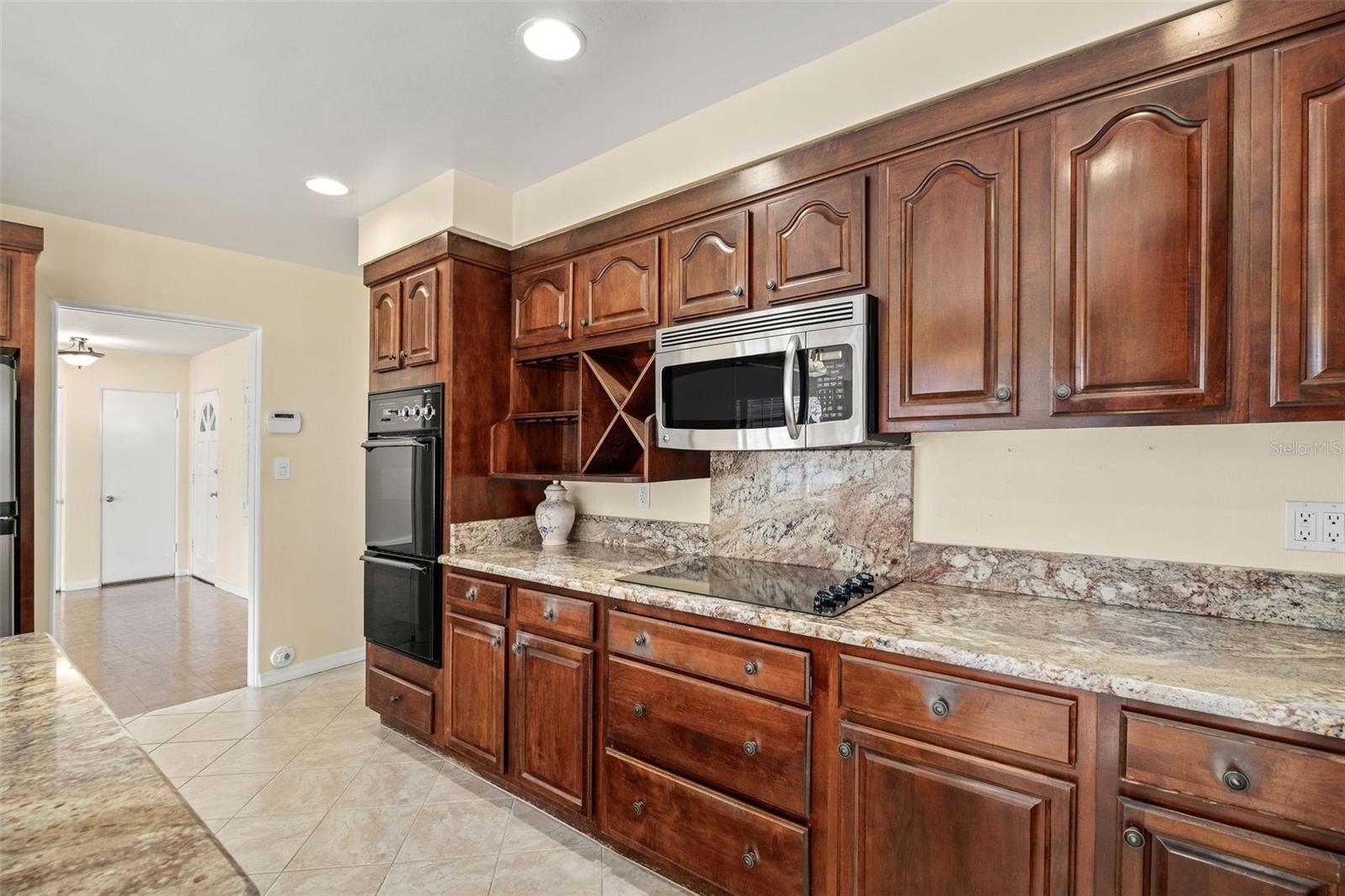 Listing photo id 10 for 1806 Pepperidge Drive