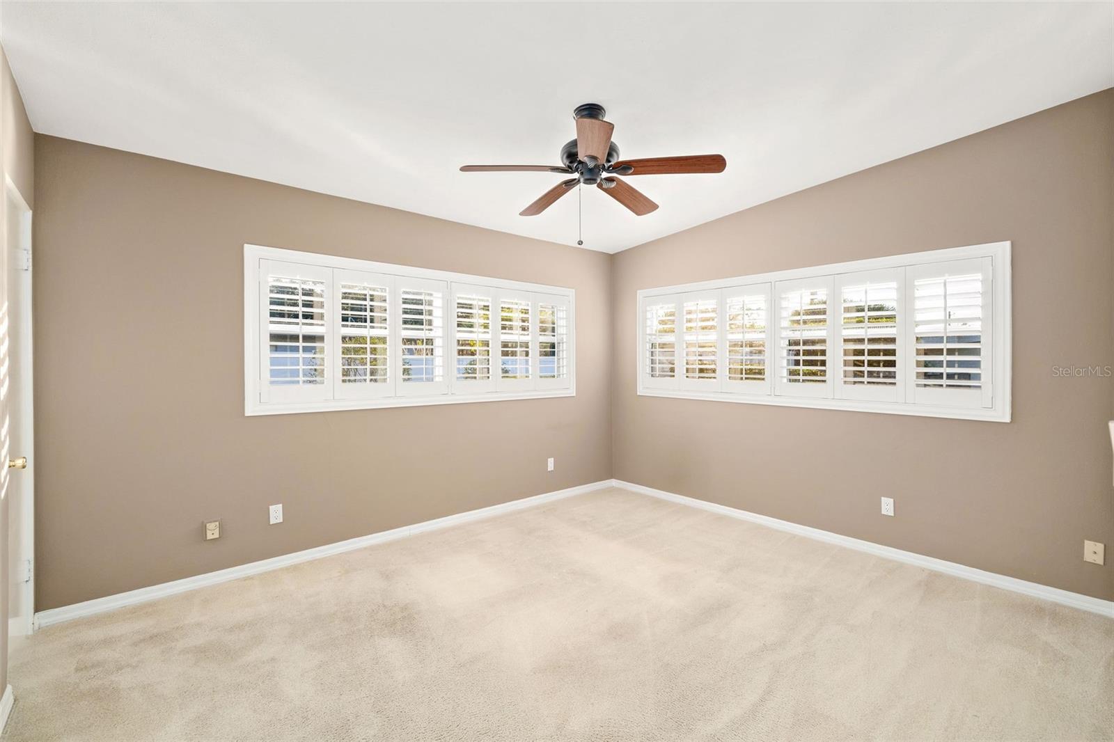 Listing photo id 13 for 1806 Pepperidge Drive