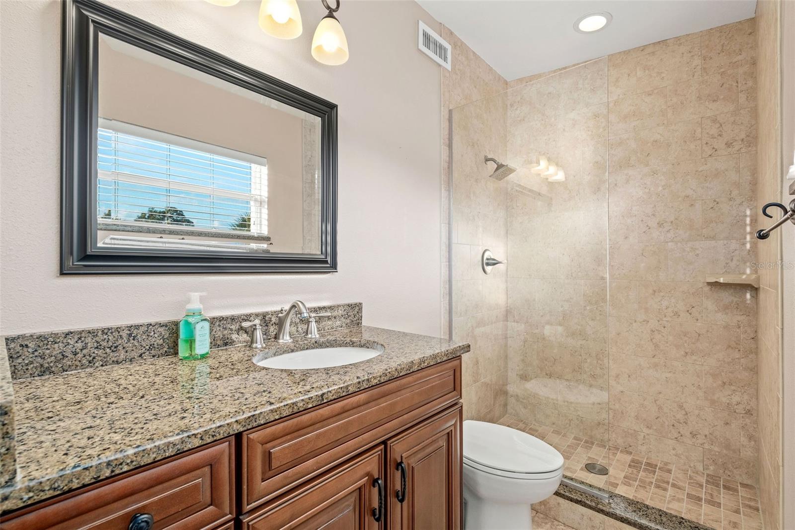 Listing photo id 15 for 1806 Pepperidge Drive